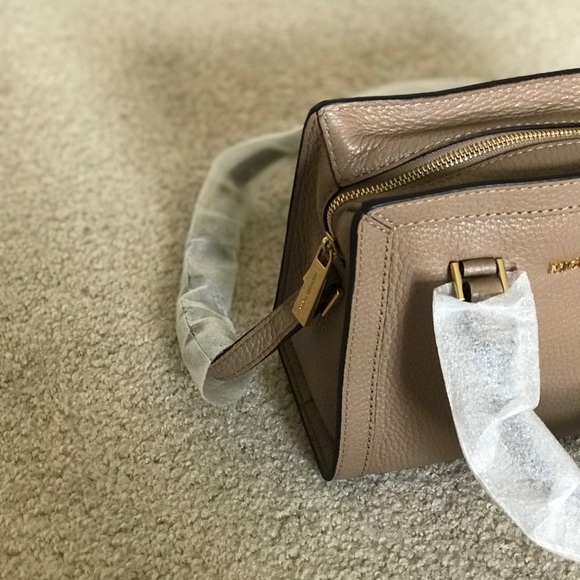 Michael Kors Handbags - Michael Kors crossbody